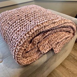 Beautiful light pink and brown speckled throw.